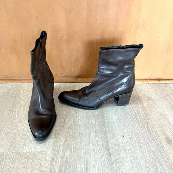Gorgeous Via Roma Women Ankle Boots - Picture 2 of 5
